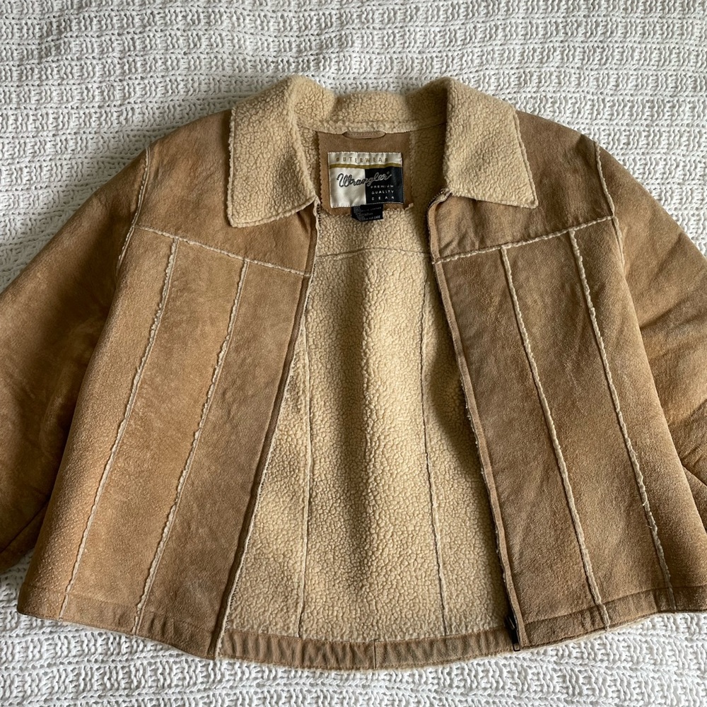 True Vintage Wrangler Jacket. Genuine leather and sherpa size L